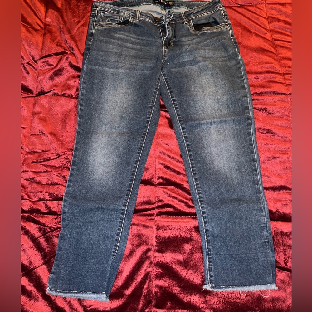 One5one Capris.  Size 8.